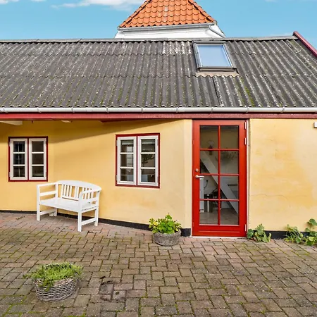 1 Bedroom Cozy In