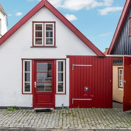 1 Bedroom Cozy In Lägenhet *