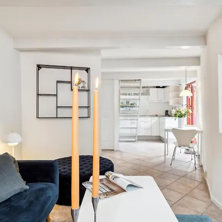 1 Bedroom Cozy In Appartement
