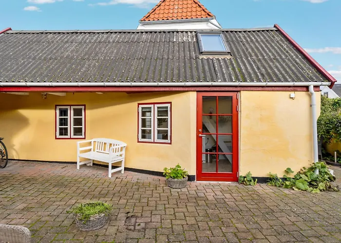 1 Bedroom Cozy In