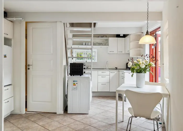 1 Bedroom Cozy In Lägenhet