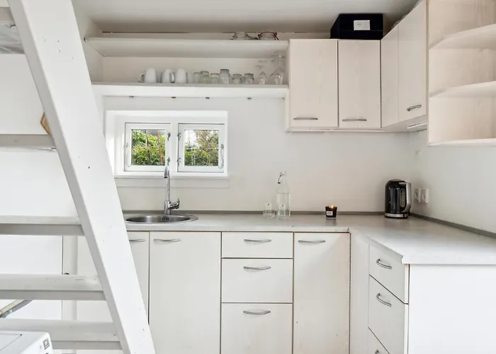 1 Bedroom Cozy In *